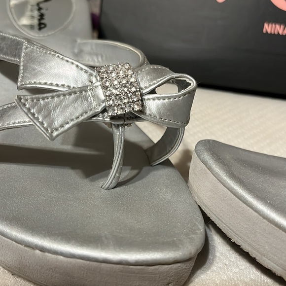 Nina sandals with rhinestones on bow silver color comes with original box - Picture 3 of 8